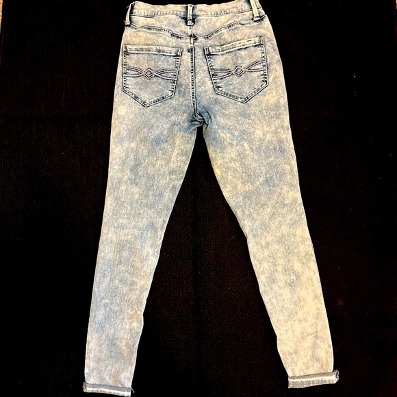 Acid-washed High-rise Jeans - Picture 3 of 3